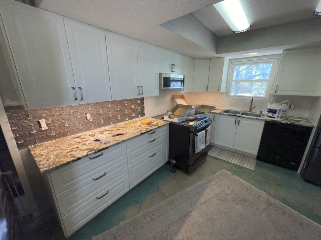 Kitchen backsplash before transformation
